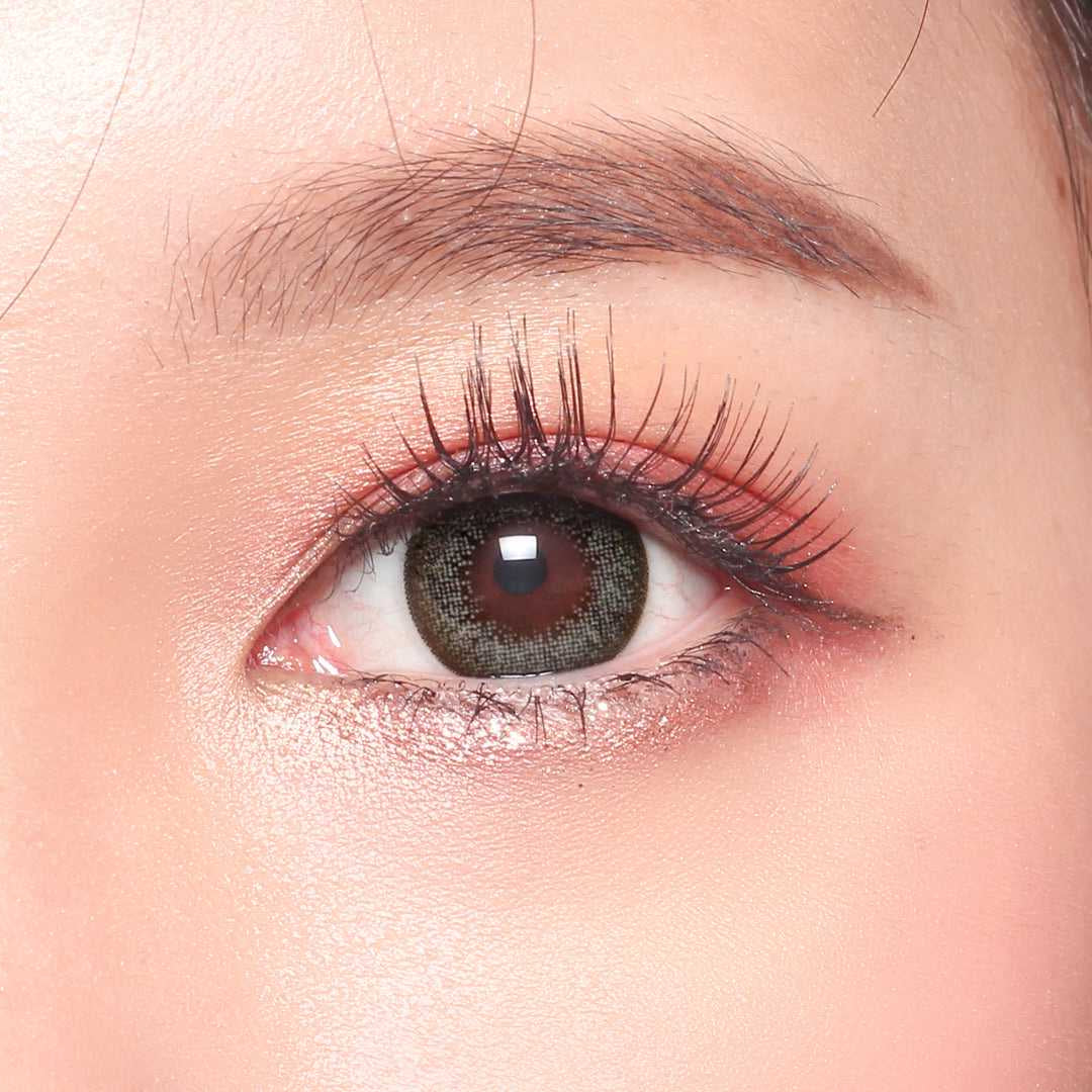 Close-up of a model wearing neo dali extra gray contact lenses with natural design, enhancing eye definition and beauty for a soft, vibrant look