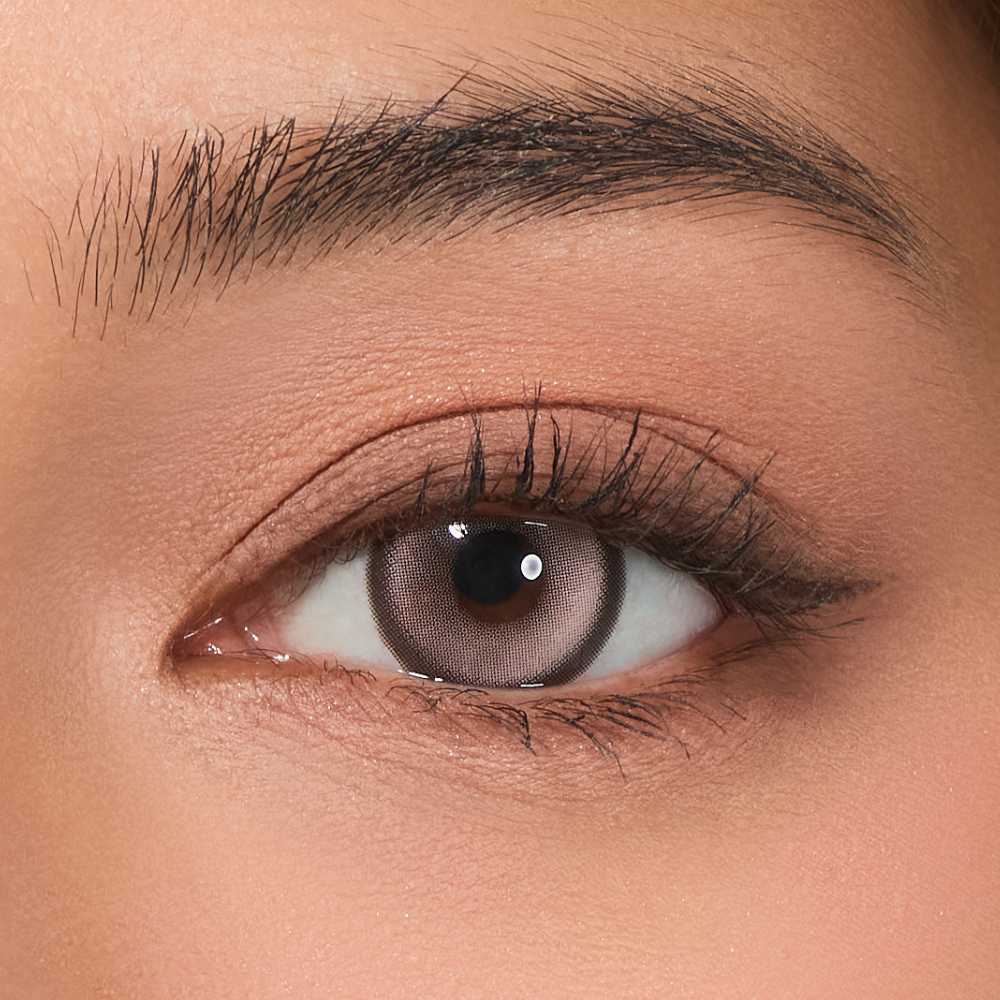 Caramel Pink Chic contact lenses with muted pink and brown blend on medium skin