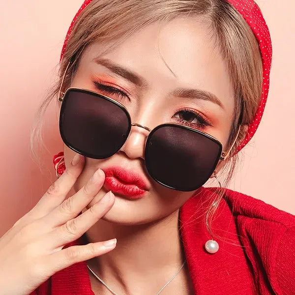 VEU Charmine Sunglasses 0011 Black - Unique Oversized  display picture 3